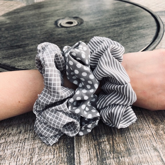 ⭐️ 5/15 ⭐️ Hair Scrunchies - Picture 7 of 8